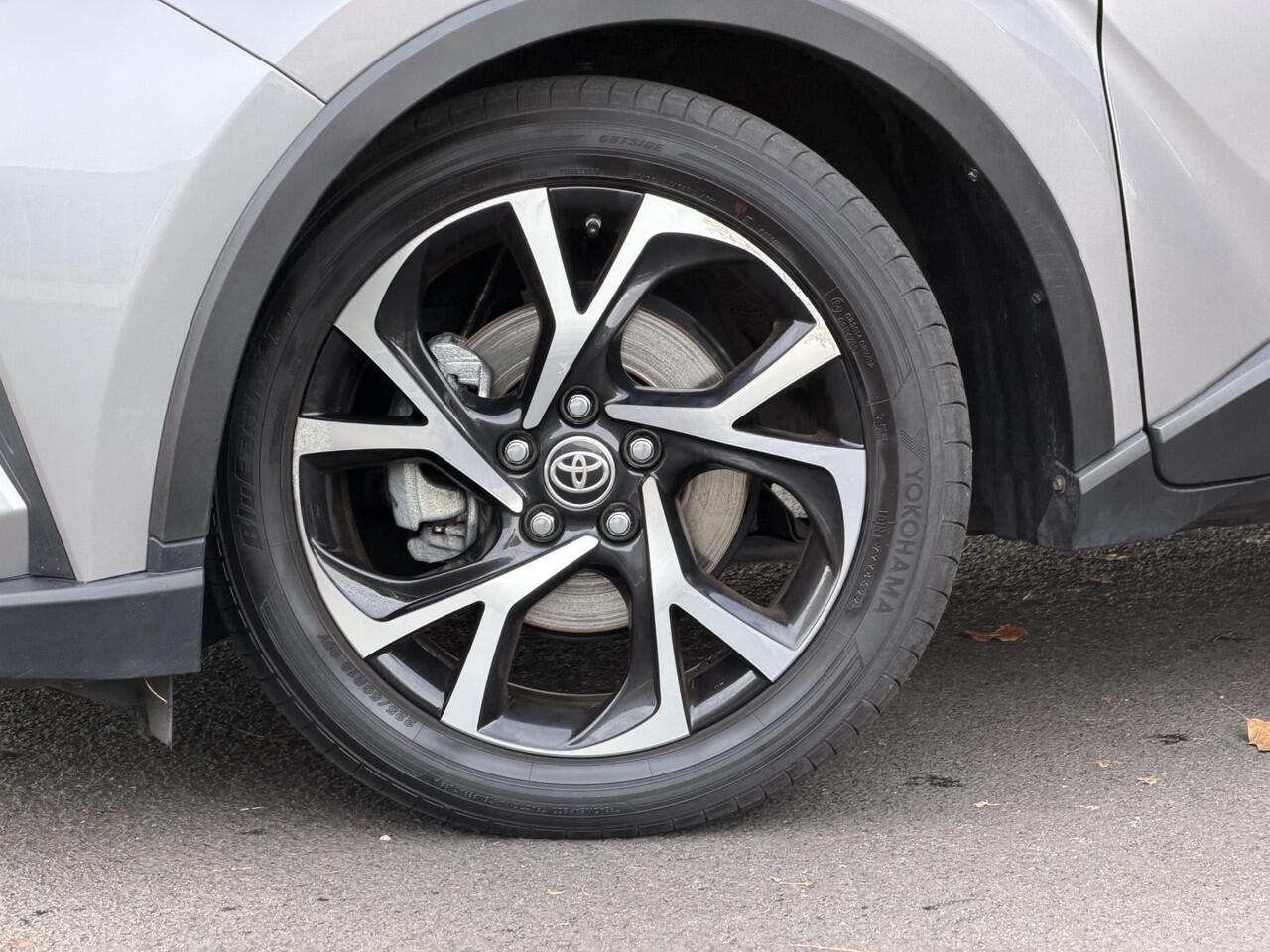 Toyota C-HR 1.8 Hybrid Dynamic Apple/Android CarPlay | Parkeersensoren | 18 inch | Navigatie