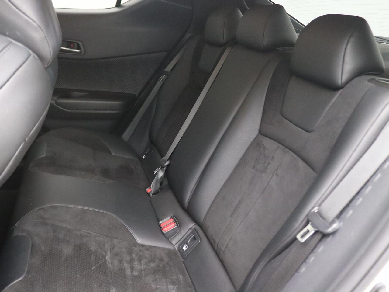 Toyota C-HR 2.0 Hybrid Launch Edition 184PK Aut. Achteruitrijcamera, Side Assist, Keyless, Stoelverwarming, Stuurverwarming, Navi, Apple Carplay/Android Auto, 18" LM Velgen