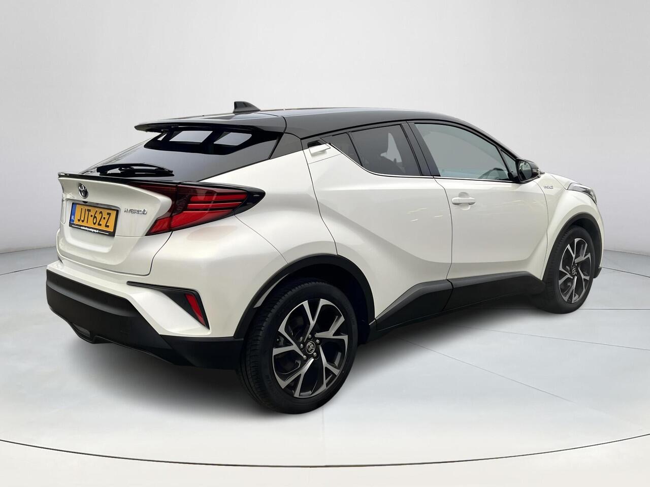 Toyota C-HR 1.8 Hybrid Bi-Tone | Carplay | Dode hoek waarschuwing | Stoelverwarming | Keyless entry |