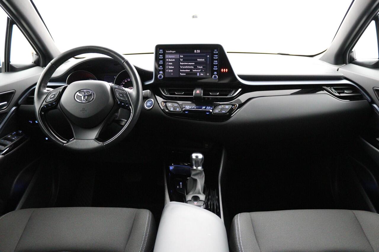 Toyota C-HR 2.0 Hybrid Bi-Tone | Stuur en stoelverwarming | Dodehoek detectie | Apple carplay android auto |