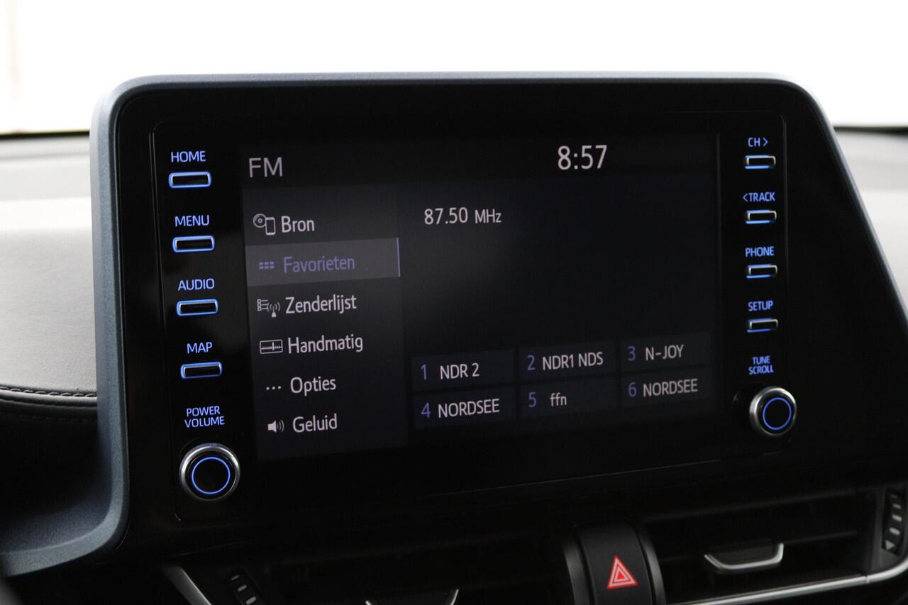 Toyota C-HR 2.0 Hybrid Bi-Tone | Stuur en stoelverwarming | Dodehoek detectie | Apple carplay android auto |