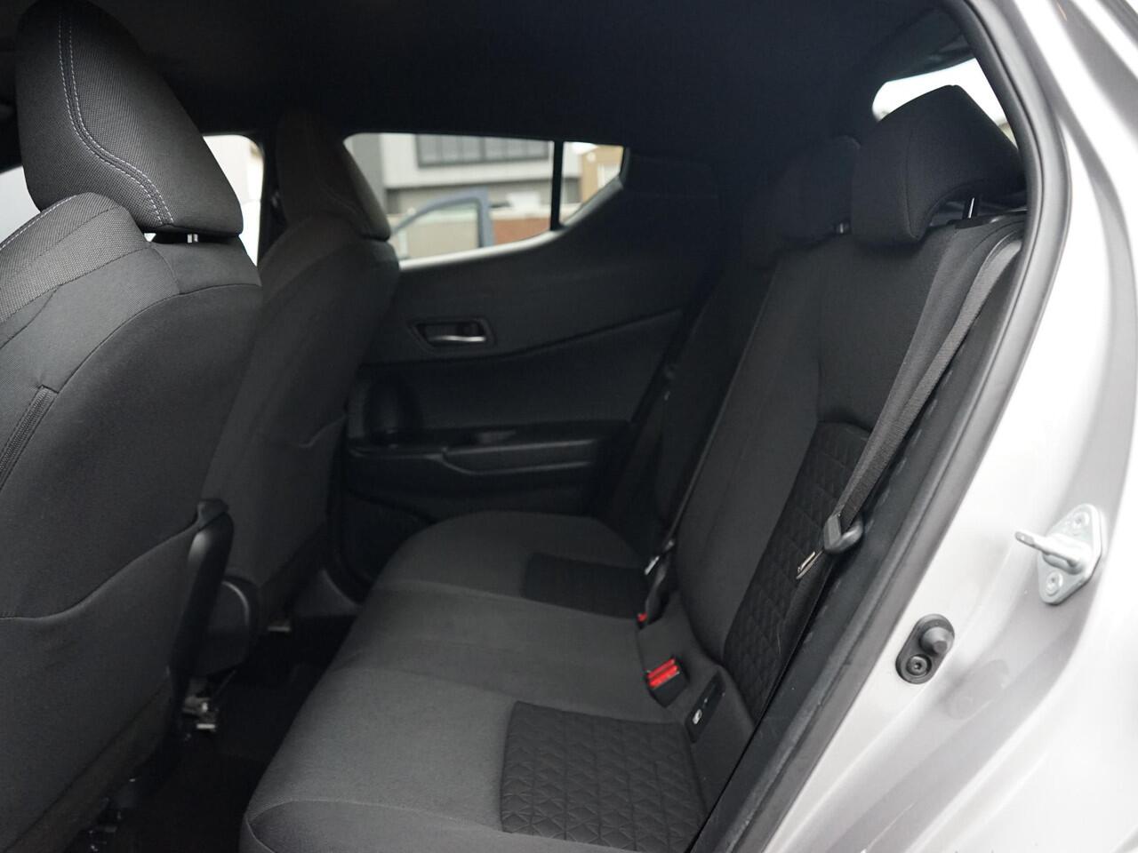 Toyota C-HR 1.8 Hybrid Dynamic Camera / Adap. cruise / 18'' LM velgen / Stoel+ stuurverw. / LED / Privacy glass / NAV