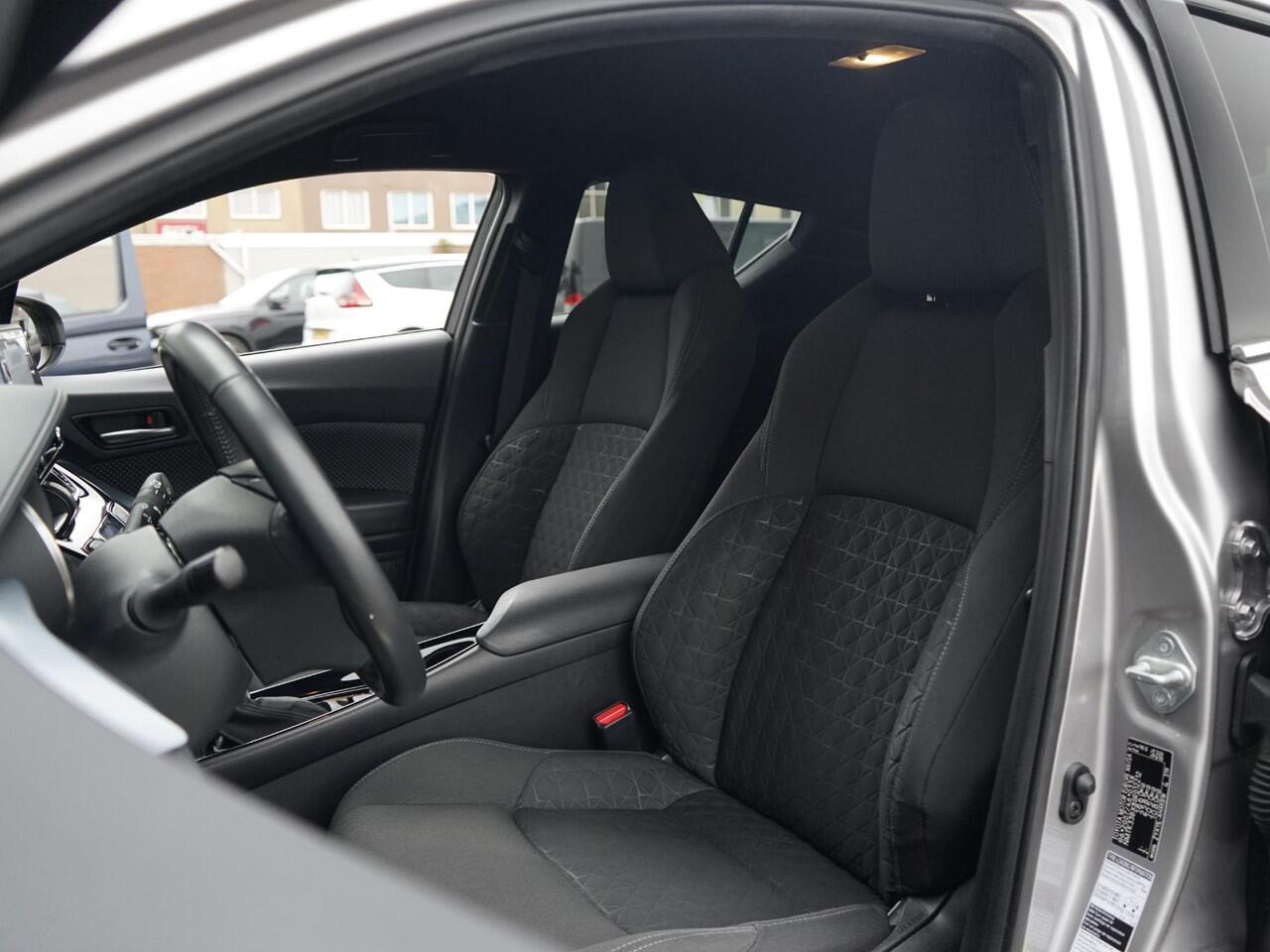 Toyota C-HR 1.8 Hybrid Dynamic Camera / Adap. cruise / 18'' LM velgen / Stoel+ stuurverw. / LED / Privacy glass / NAV