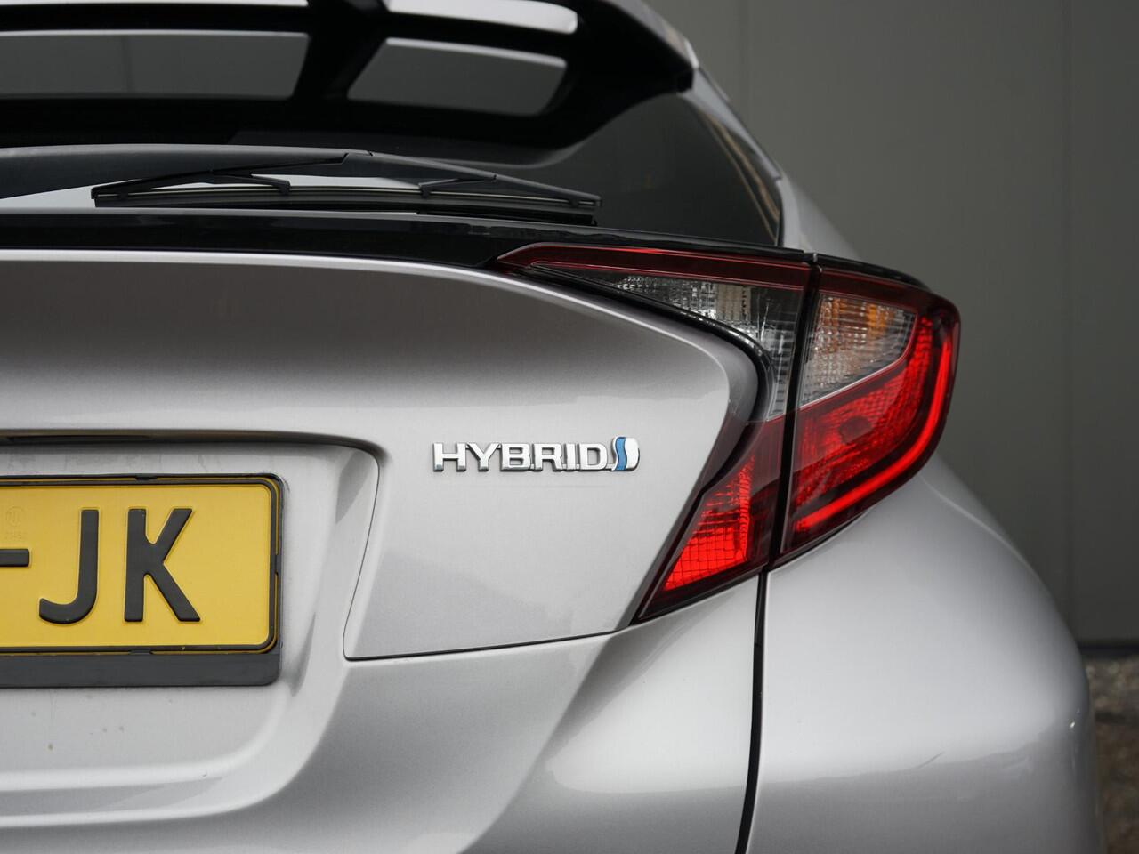 Toyota C-HR 1.8 Hybrid Dynamic Camera / Adap. cruise / 18'' LM velgen / Stoel+ stuurverw. / LED / Privacy glass / NAV