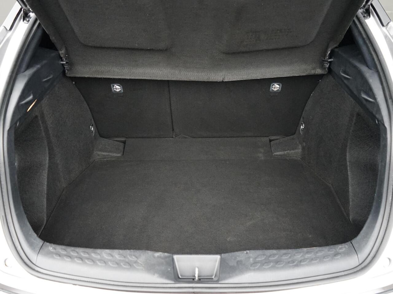 Toyota C-HR 1.8 Hybrid Dynamic Camera / Adap. cruise / 18'' LM velgen / Stoel+ stuurverw. / LED / Privacy glass / NAV