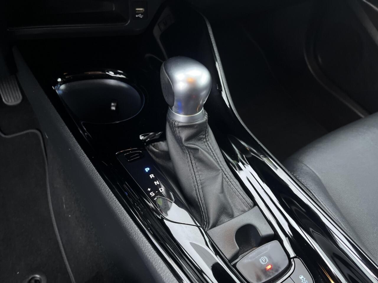 Toyota C-HR 2.0 Hybrid Launch Edition