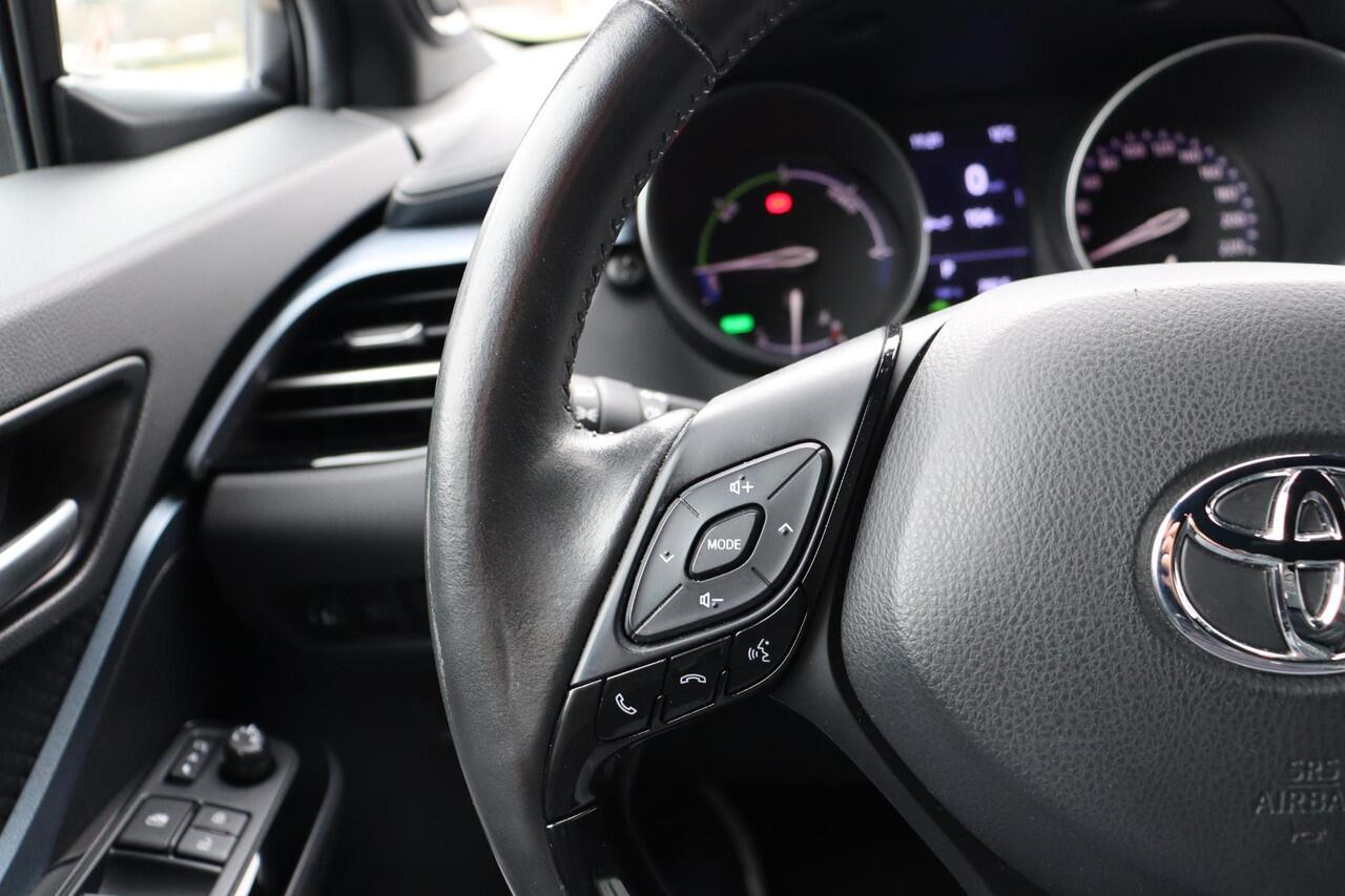 Toyota C-HR 1.8 Hybrid First Edition, Trekhaak, Cruise control , Apple CarPlay / Android Auto, Treeplank, BSM.