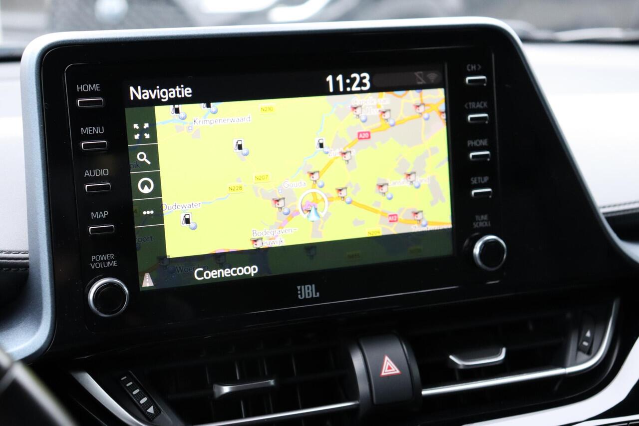 Toyota C-HR 1.8 Hybrid First Edition, Trekhaak, Cruise control , Apple CarPlay / Android Auto, Treeplank, BSM.