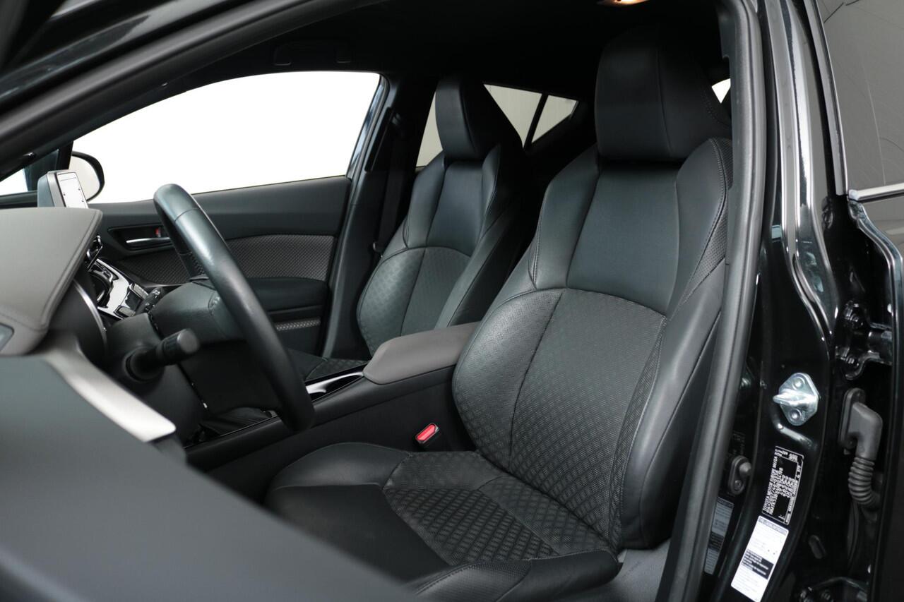 Toyota C-HR 2.0 Hybrid Executive, Leder, BSM