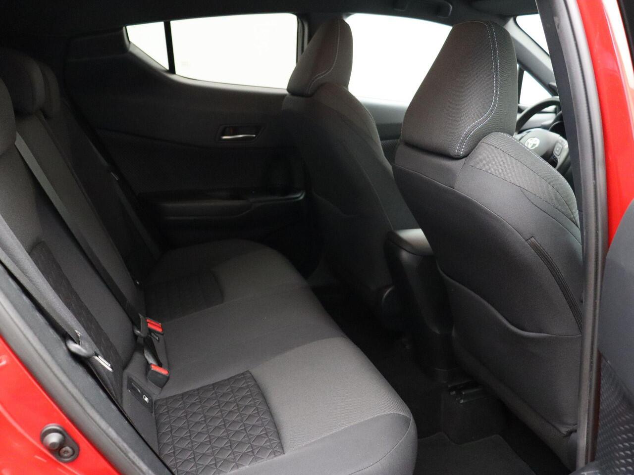 Toyota C-HR 2.0 Hybrid First Edition | Bi Tone | Apple Carplay & Android Auto | JBL Audio | Stoelverwarming |