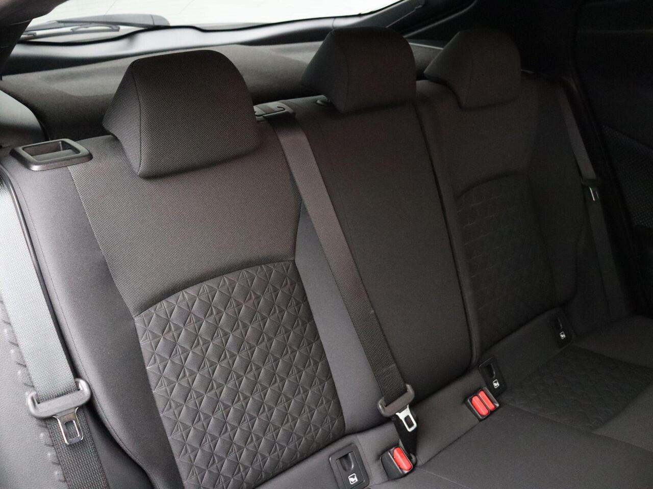 Toyota C-HR 2.0 Hybrid First Edition | Bi Tone | Apple Carplay & Android Auto | JBL Audio | Stoelverwarming |