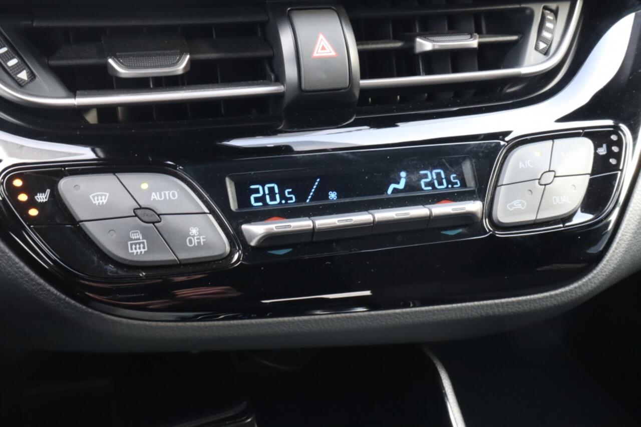 Toyota C-HR 2.0 Hybrid Bi-Tone Apple CarPlay | Treeplanken | Stuur-Stoelverw