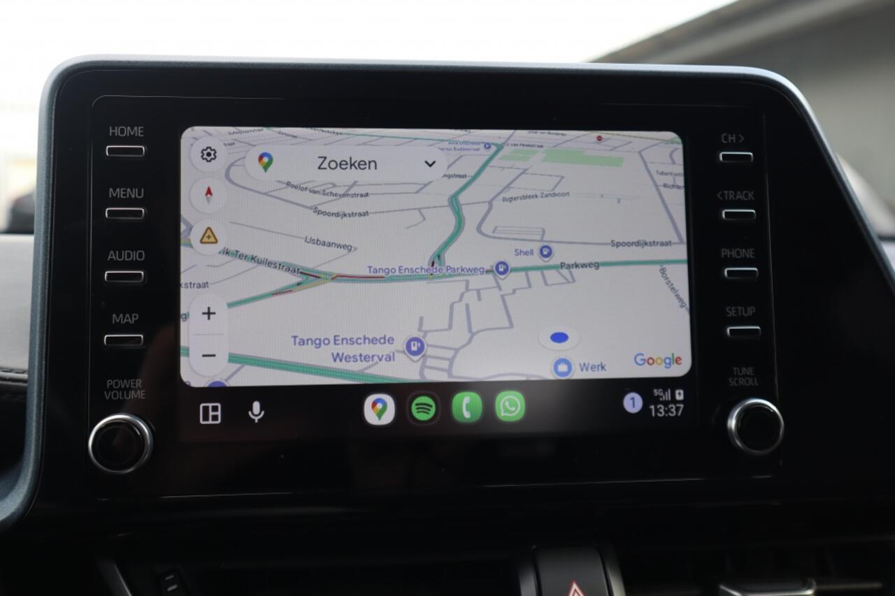 Toyota C-HR 2.0 Hybrid Bi-Tone Apple CarPlay | Treeplanken | Stuur-Stoelverw