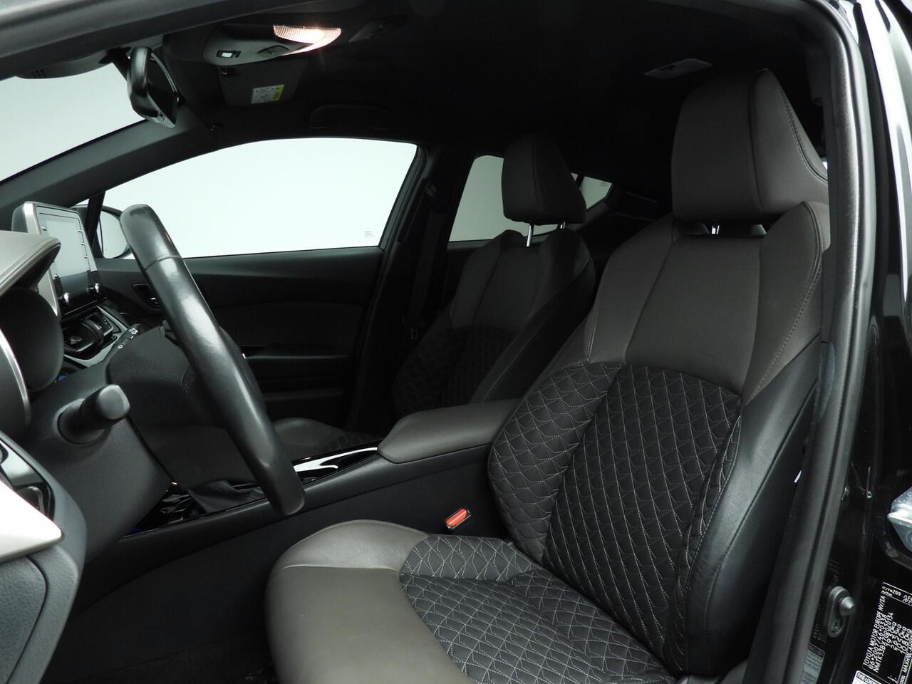 Toyota C-HR 2.0 Hybrid Business Plus | Camera | Navi | Stoel + stuur verwarmd | 18"