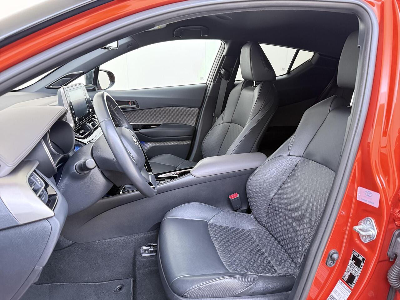 Toyota C-HR 2.0 Hybrid Launch Edition | airco automatisch | Apple Carplay/Android | cruise control adaptief | dodehoek detectie | LED koplampen | lederen bekleding | lichtmetalen velgen multi-spaaks 18"| navigatiesysteem full map | voorstoelen verwarmd |