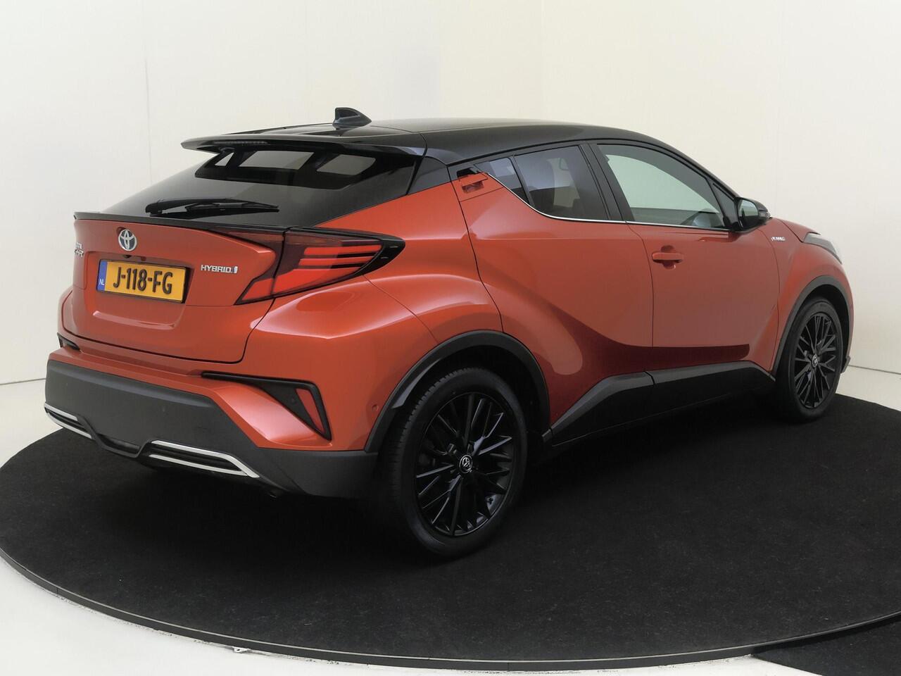Toyota C-HR 2.0 Hybrid Launch Edition | airco automatisch | Apple Carplay/Android | cruise control adaptief | dodehoek detectie | LED koplampen | lederen bekleding | lichtmetalen velgen multi-spaaks 18"| navigatiesysteem full map | voorstoelen verwarmd |