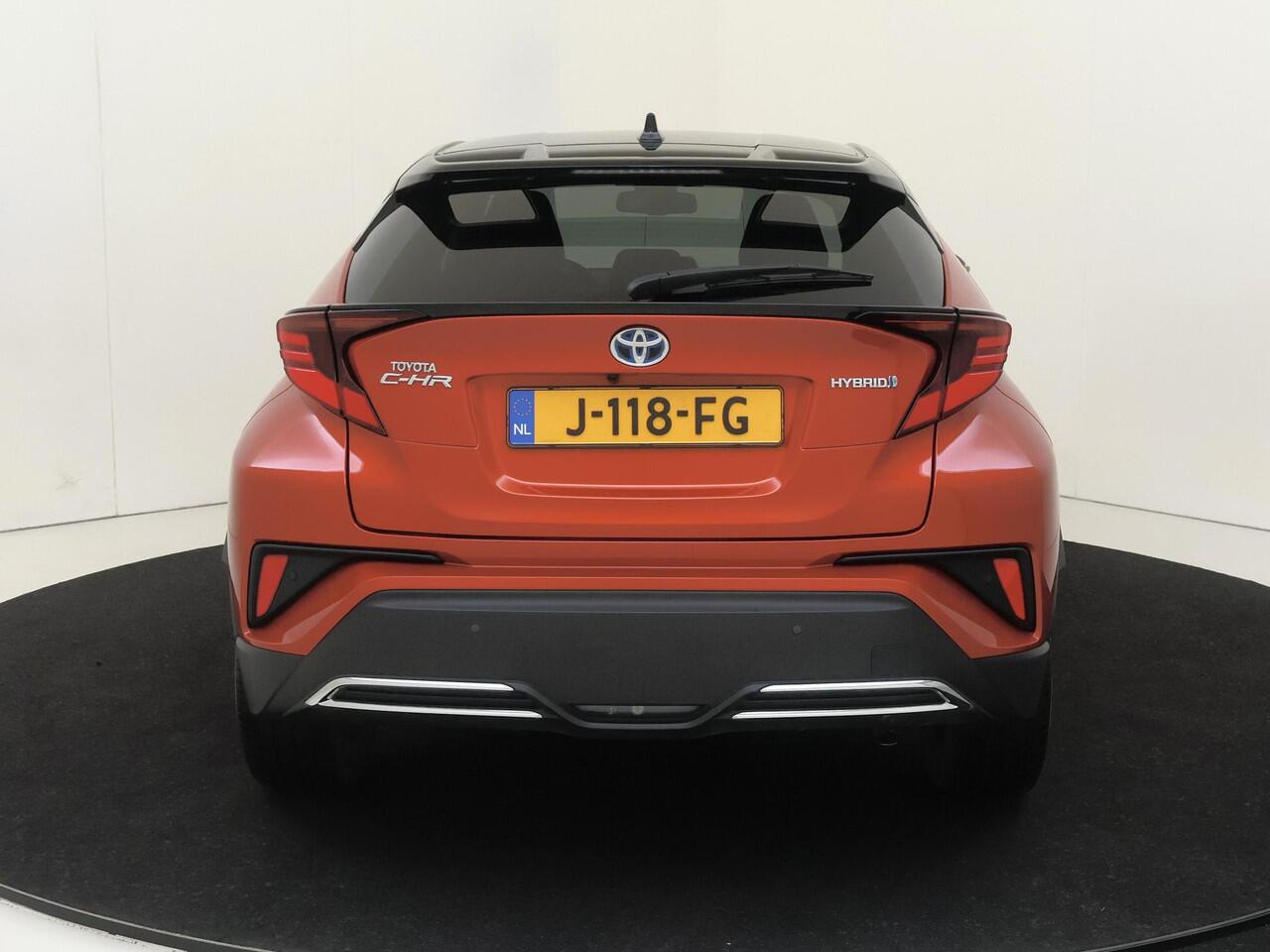 Toyota C-HR 2.0 Hybrid Launch Edition | airco automatisch | Apple Carplay/Android | cruise control adaptief | dodehoek detectie | LED koplampen | lederen bekleding | lichtmetalen velgen multi-spaaks 18"| navigatiesysteem full map | voorstoelen verwarmd |