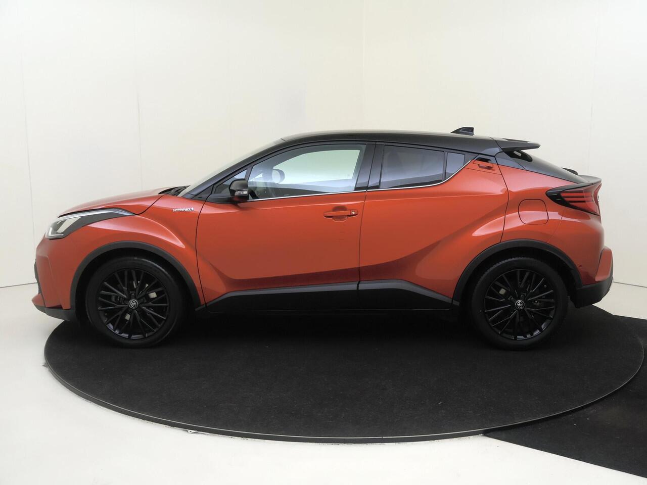 Toyota C-HR 2.0 Hybrid Launch Edition | airco automatisch | Apple Carplay/Android | cruise control adaptief | dodehoek detectie | LED koplampen | lederen bekleding | lichtmetalen velgen multi-spaaks 18"| navigatiesysteem full map | voorstoelen verwarmd |