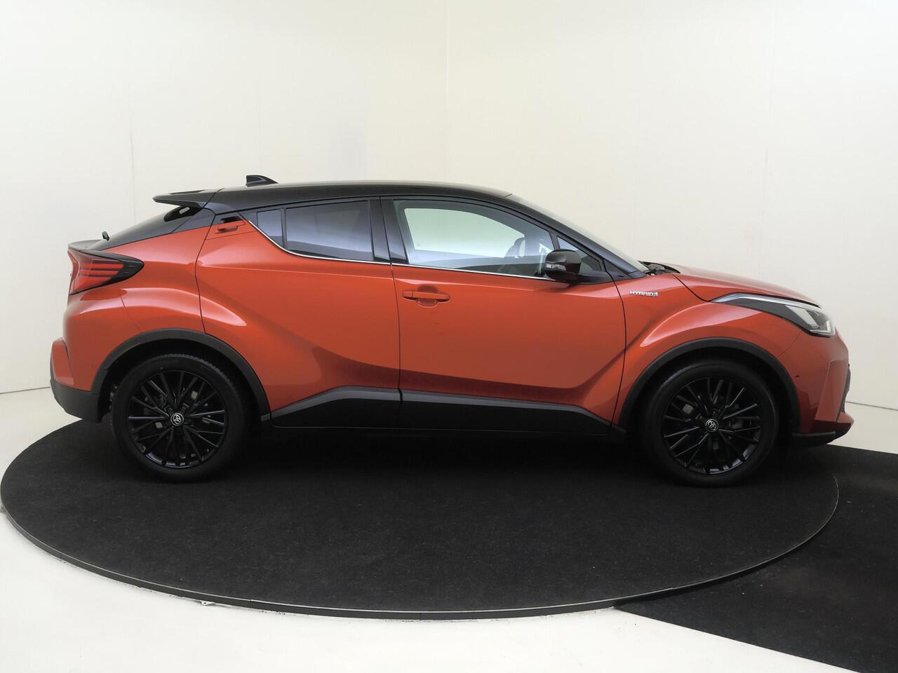 Toyota C-HR 2.0 Hybrid Launch Edition | airco automatisch | Apple Carplay/Android | cruise control adaptief | dodehoek detectie | LED koplampen | lederen bekleding | lichtmetalen velgen multi-spaaks 18"| navigatiesysteem full map | voorstoelen verwarmd |