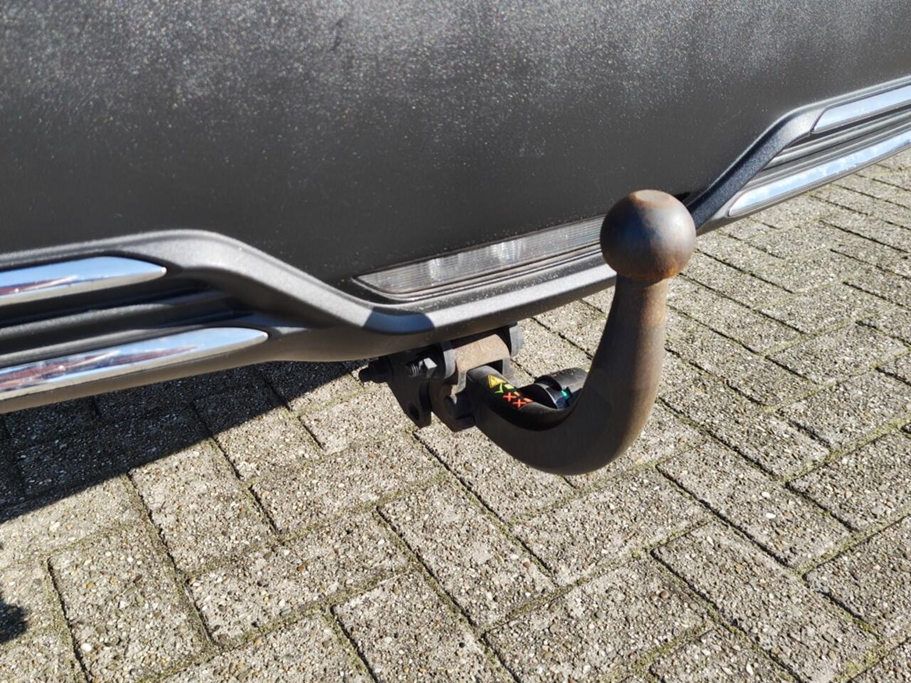 Toyota C-HR 2.0 Hybrid First Edition | Trekhaak Afn. | Navi | Sensoren v/a