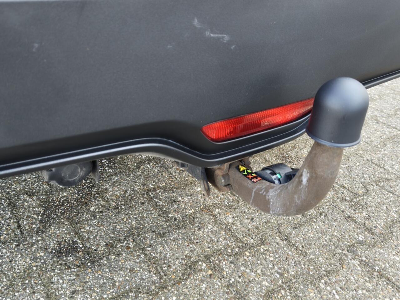Toyota C-HR 1.8 Hybrid Dynamic Sport | Trekhaak | JBL | Navi | Alcantara/Lee