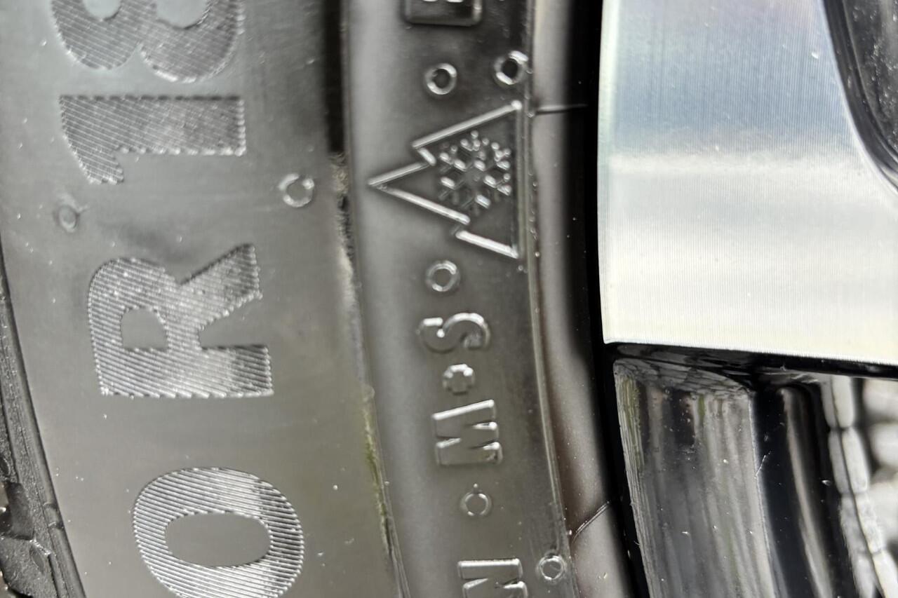 Toyota C-HR 1.8 Hybrid First Edition, All season, BSM, Stuur verwarming, Stoelverwarming.