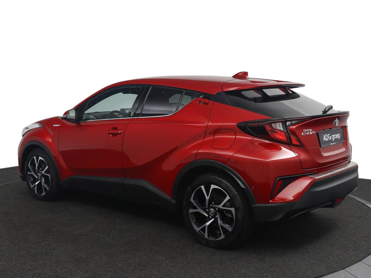 Toyota C-HR 1.8 Hybrid First Edition | Stuurwiel Verwarming | Parkeersensoren Voor + Achter | Navigatiesysteem |