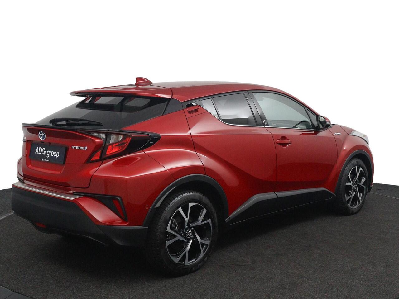 Toyota C-HR 1.8 Hybrid First Edition | Stuurwiel Verwarming | Parkeersensoren Voor + Achter | Navigatiesysteem |