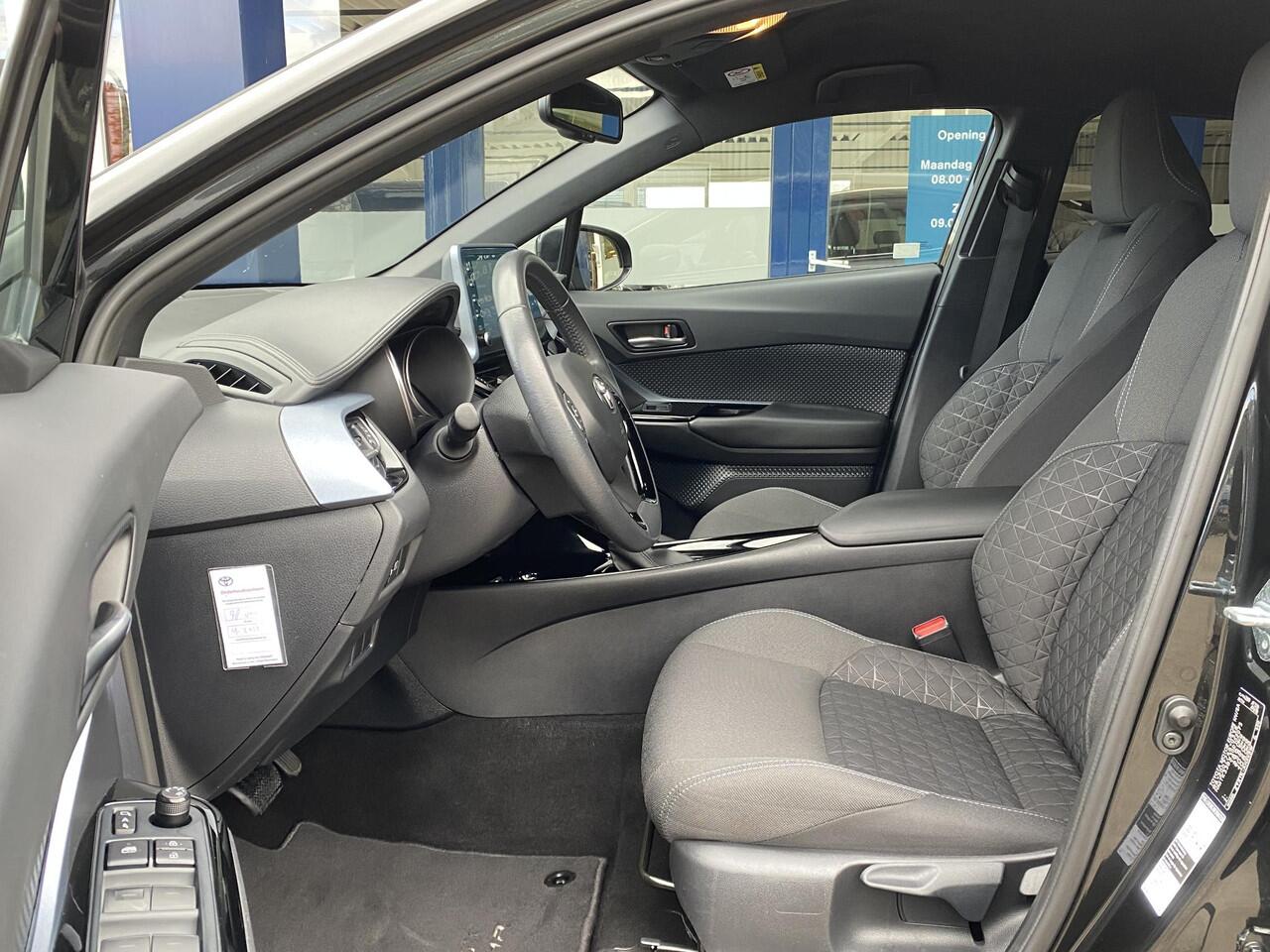 Toyota C-HR 1.8 Hybrid Business Plus / Automaat / Adaptieve Cruise-Control / Climate-Control / Apple-Carplay & Android-Auto / Keyless / LED / Dodehoek-Detectie / DAB Radio-Bluetooth / Getint-Glas / Armsteun V+A / PDC V+A met Camera / 18'' LMV / ENZ.