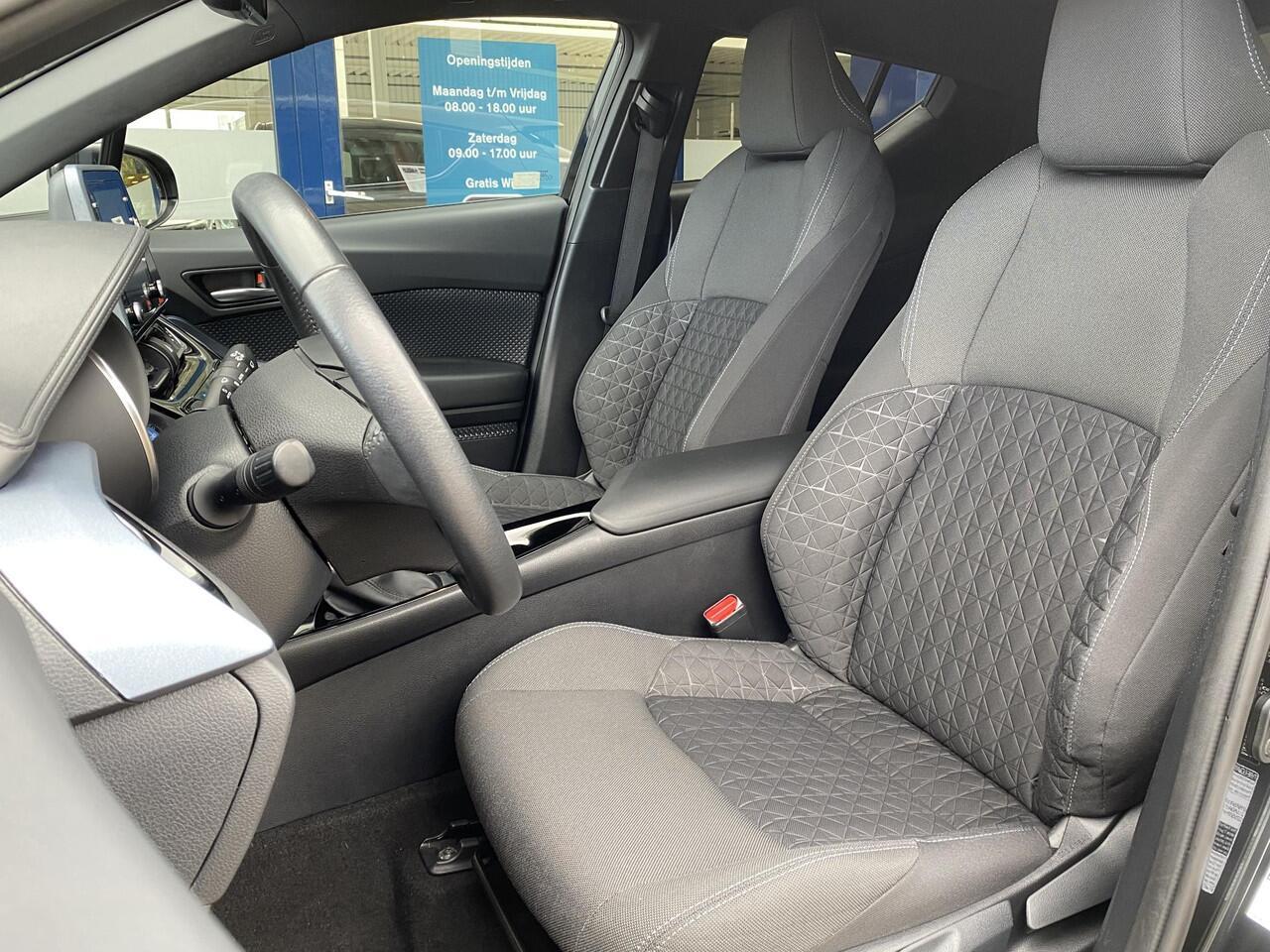 Toyota C-HR 1.8 Hybrid Business Plus / Automaat / Adaptieve Cruise-Control / Climate-Control / Apple-Carplay & Android-Auto / Keyless / LED / Dodehoek-Detectie / DAB Radio-Bluetooth / Getint-Glas / Armsteun V+A / PDC V+A met Camera / 18'' LMV / ENZ.