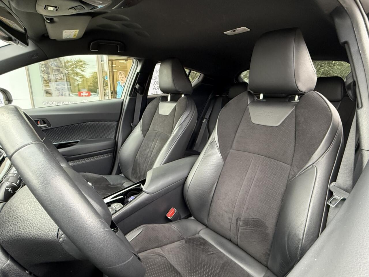 Toyota C-HR 1.8 Hybrid Bi-Tone | Trekhaak | Dodehoek ass. | Stoel & Stuurver