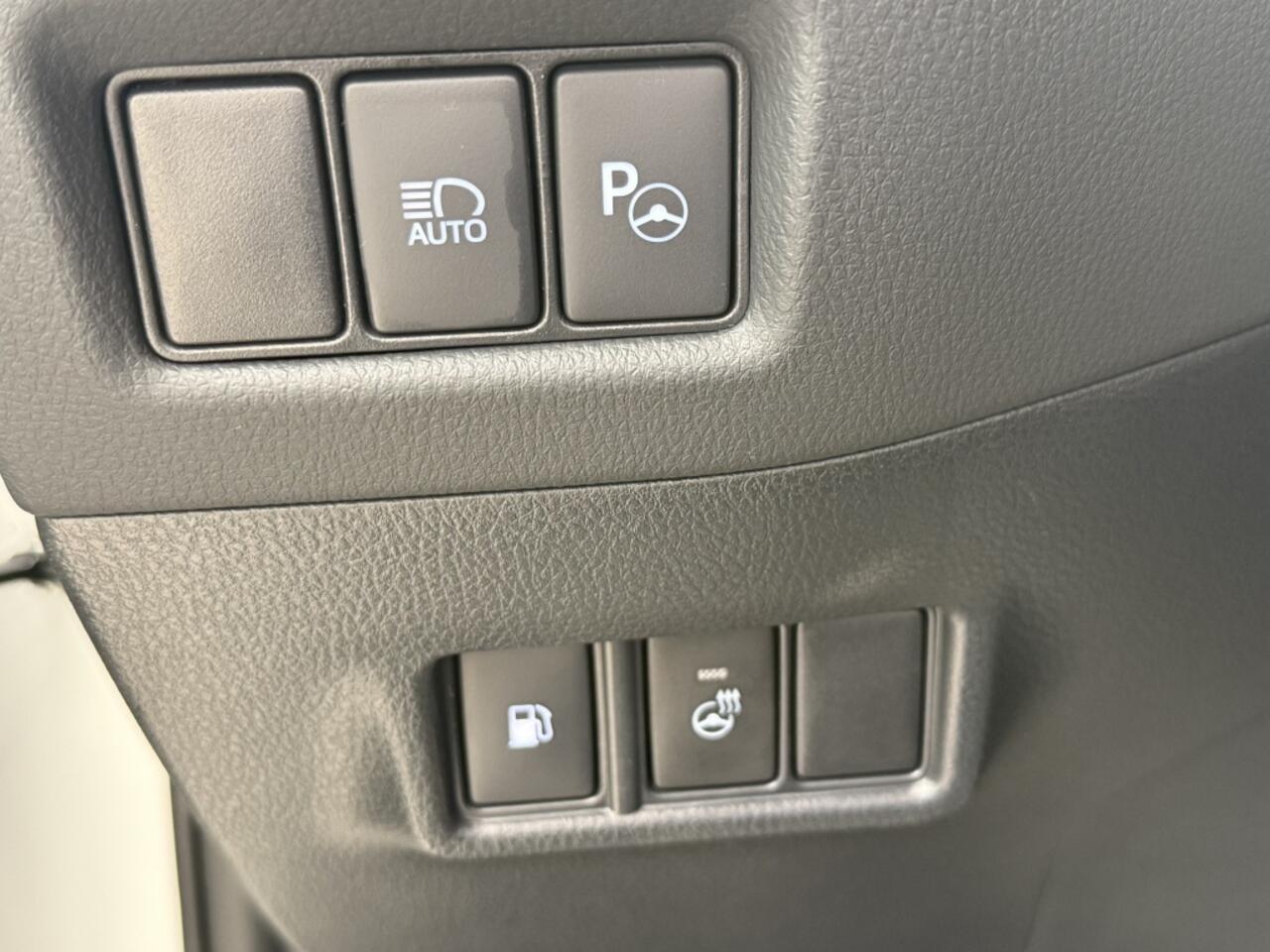 Toyota C-HR 1.8 Hybrid Bi-Tone | Trekhaak | Dodehoek ass. | Stoel & Stuurver