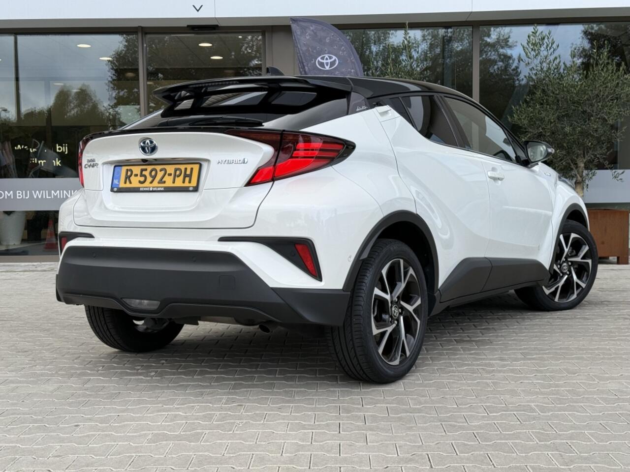 Toyota C-HR 1.8 Hybrid Bi-Tone | Trekhaak | Dodehoek ass. | Stoel & Stuurver