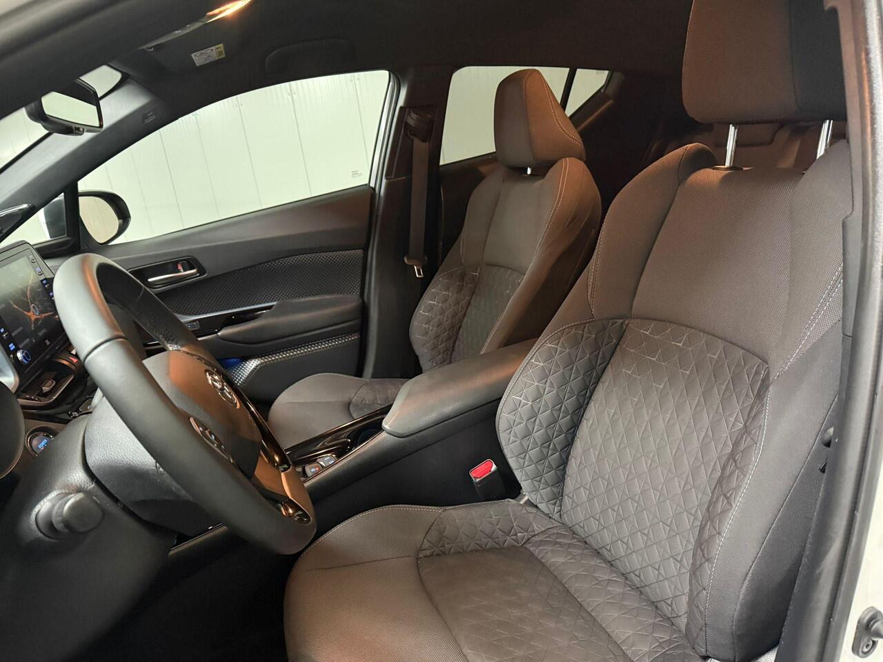 Toyota C-HR 1.8 Hybrid Style 1e eigenaar, NL Auto, BTW auto, veel opties! Dealeronderhouden