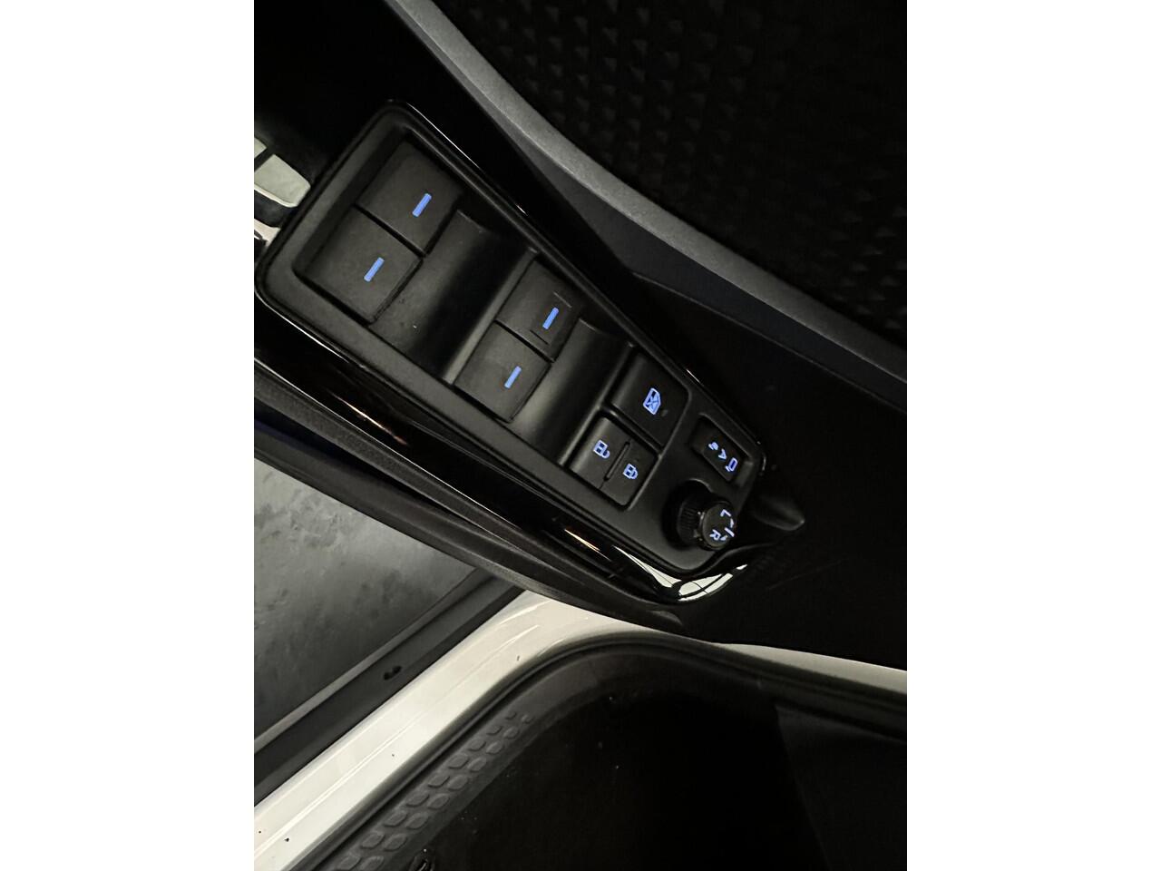 Toyota C-HR 1.8 Hybrid Style 1e eigenaar, NL Auto, BTW auto, veel opties! Dealeronderhouden