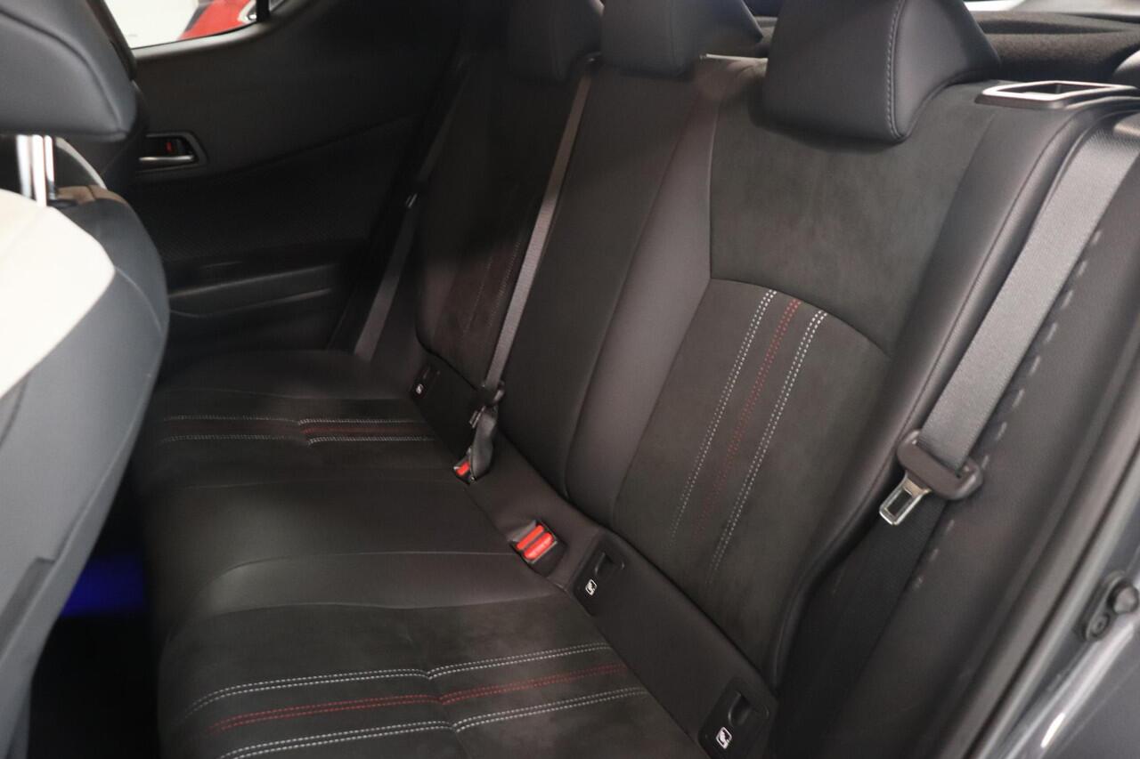 Toyota C-HR 2.0 Hybrid GR Sport | Camera | Climate control | Adaptieve cruisecontrol | Navigatie | Stoelverwarming | JBL audio | Sidesteps |