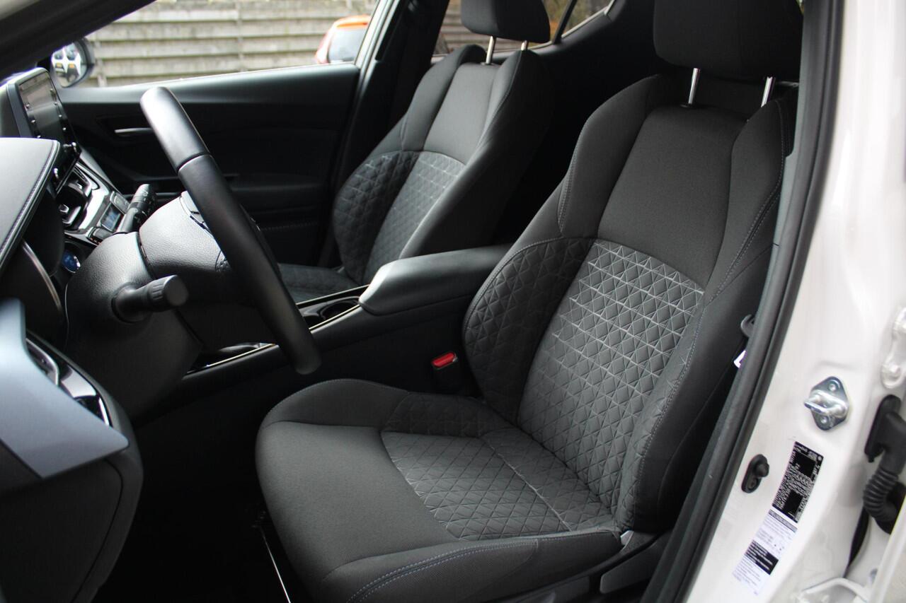 Toyota C-HR 1.8 Hybrid Style Achteruitrijcamera, Cruise Control Adaptief, Apple Carplay/Android Auto, Stoelverwarming