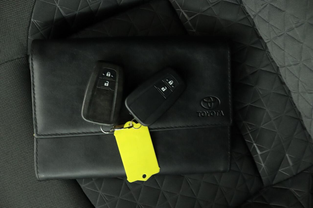 Toyota C-HR 2.0 Hybrid Dynamic | Camera | Adaptieve Cruise Control | Hoogzitter | Navigatie | Keyless Entry | 10 Jaar garantie! |