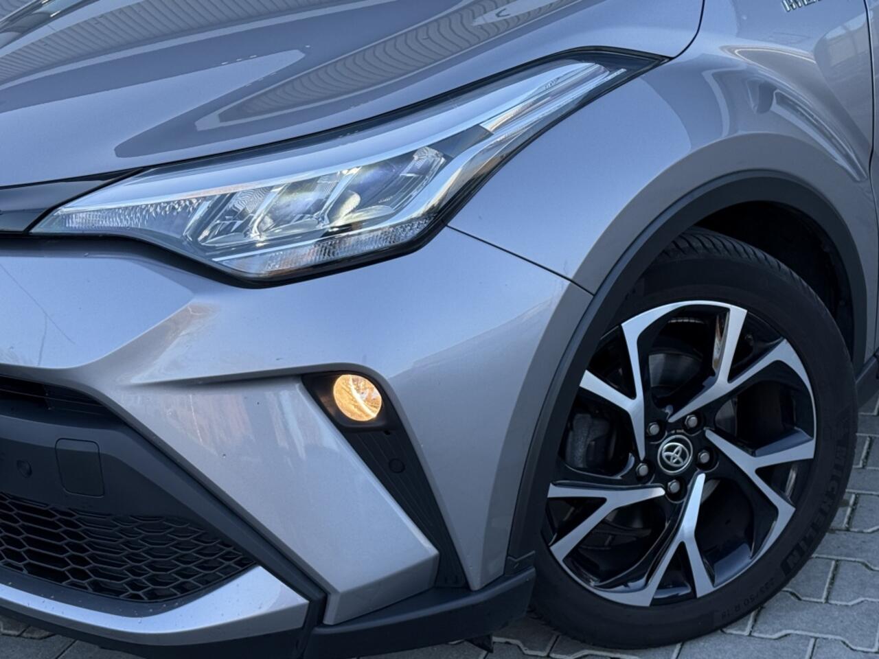 Toyota C-HR 1.8 Hybrid Dynamic | Trekhaak | Parkeersensoren V+A | Navigatie