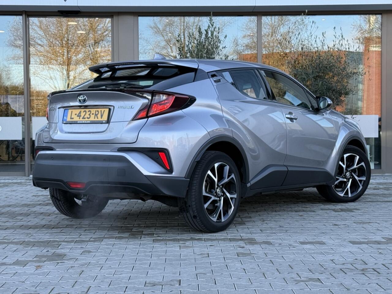 Toyota C-HR 1.8 Hybrid Dynamic | Trekhaak | Parkeersensoren V+A | Navigatie