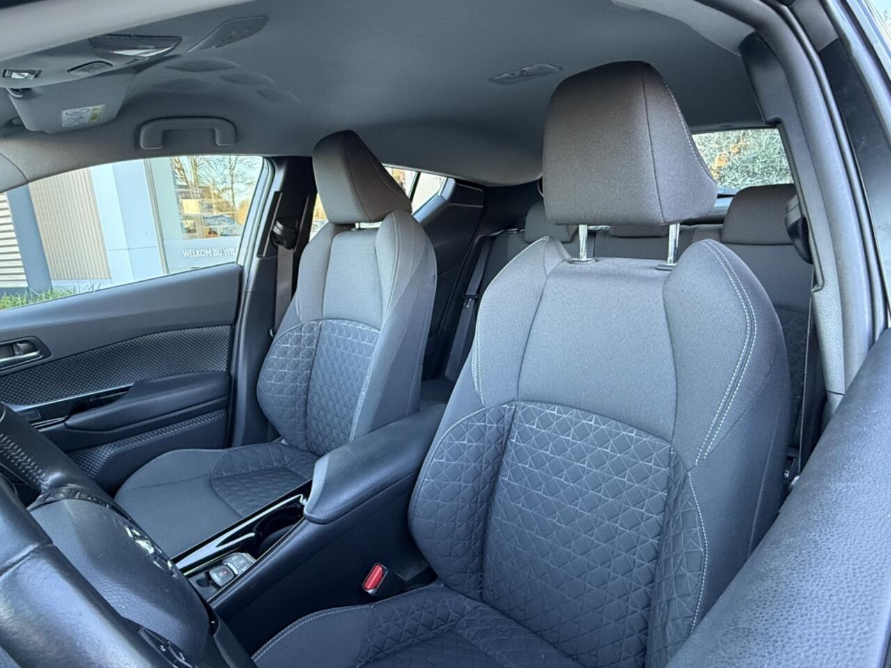 Toyota C-HR 1.8 Hybrid Dynamic | Trekhaak | Parkeersensoren V+A | Navigatie