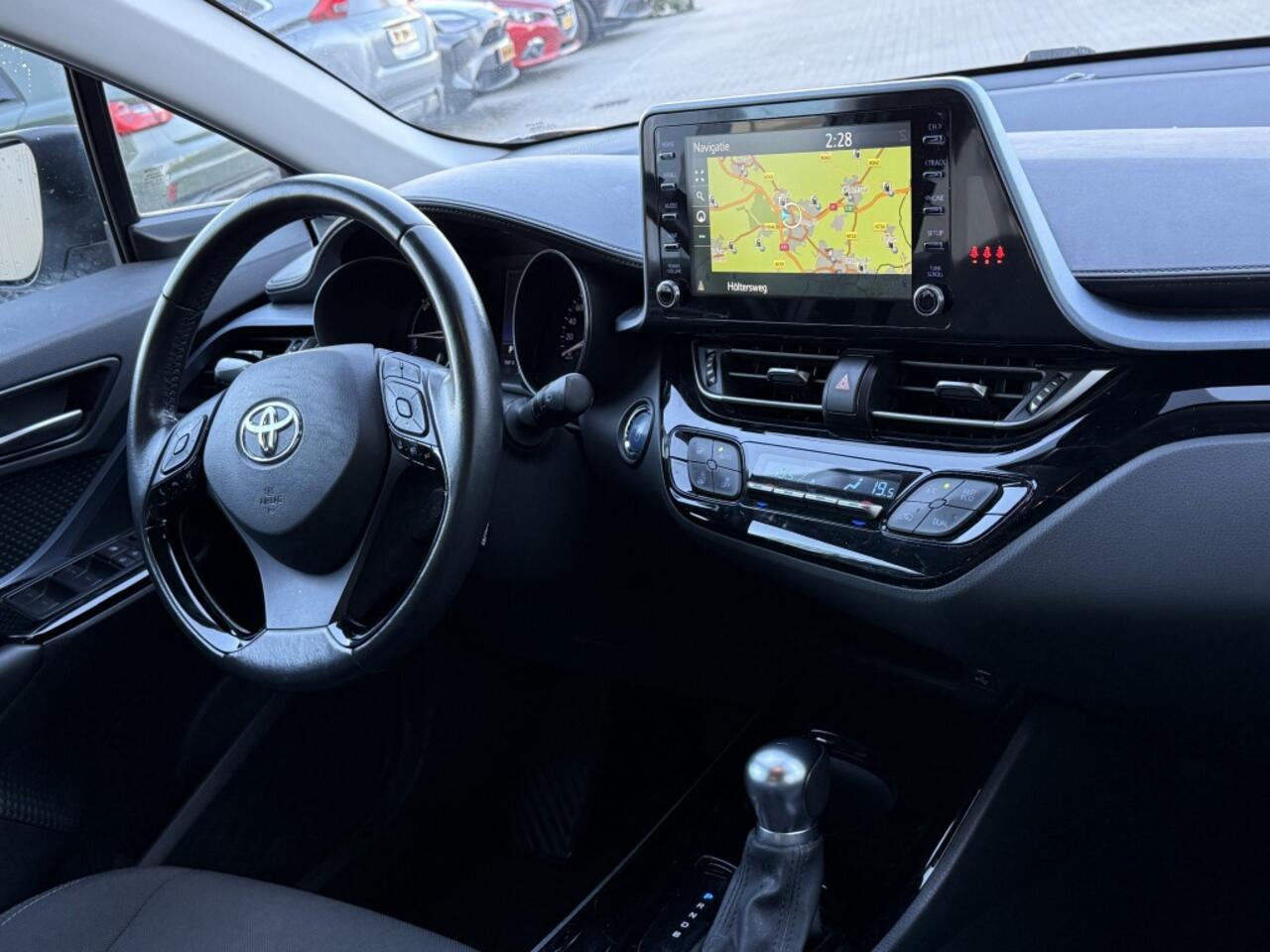 Toyota C-HR 1.8 Hybrid Dynamic | Trekhaak | Parkeersensoren V+A | Navigatie