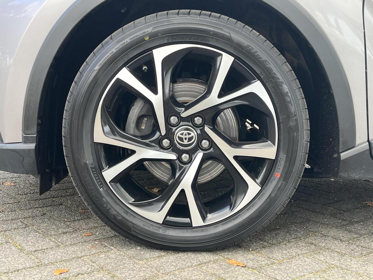 Toyota C-HR 2.0 Hybrid Bi-Tone | Navigatie | Carplay | Dode hoek waarschuwing | Parkeersensoren |