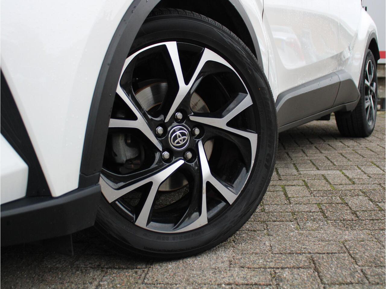 Toyota C-HR 1.8 Hybrid Style Achteruitrijcamera, Cruise Control Adaptief, Apple Carplay/Android Auto, Stoelverwarming