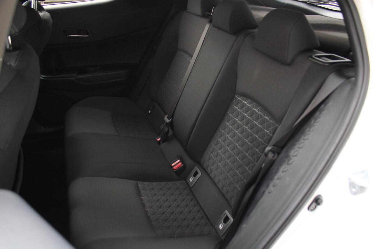 Toyota C-HR 1.8 Hybrid Style Achteruitrijcamera, Cruise Control Adaptief, Apple Carplay/Android Auto, Stoelverwarming