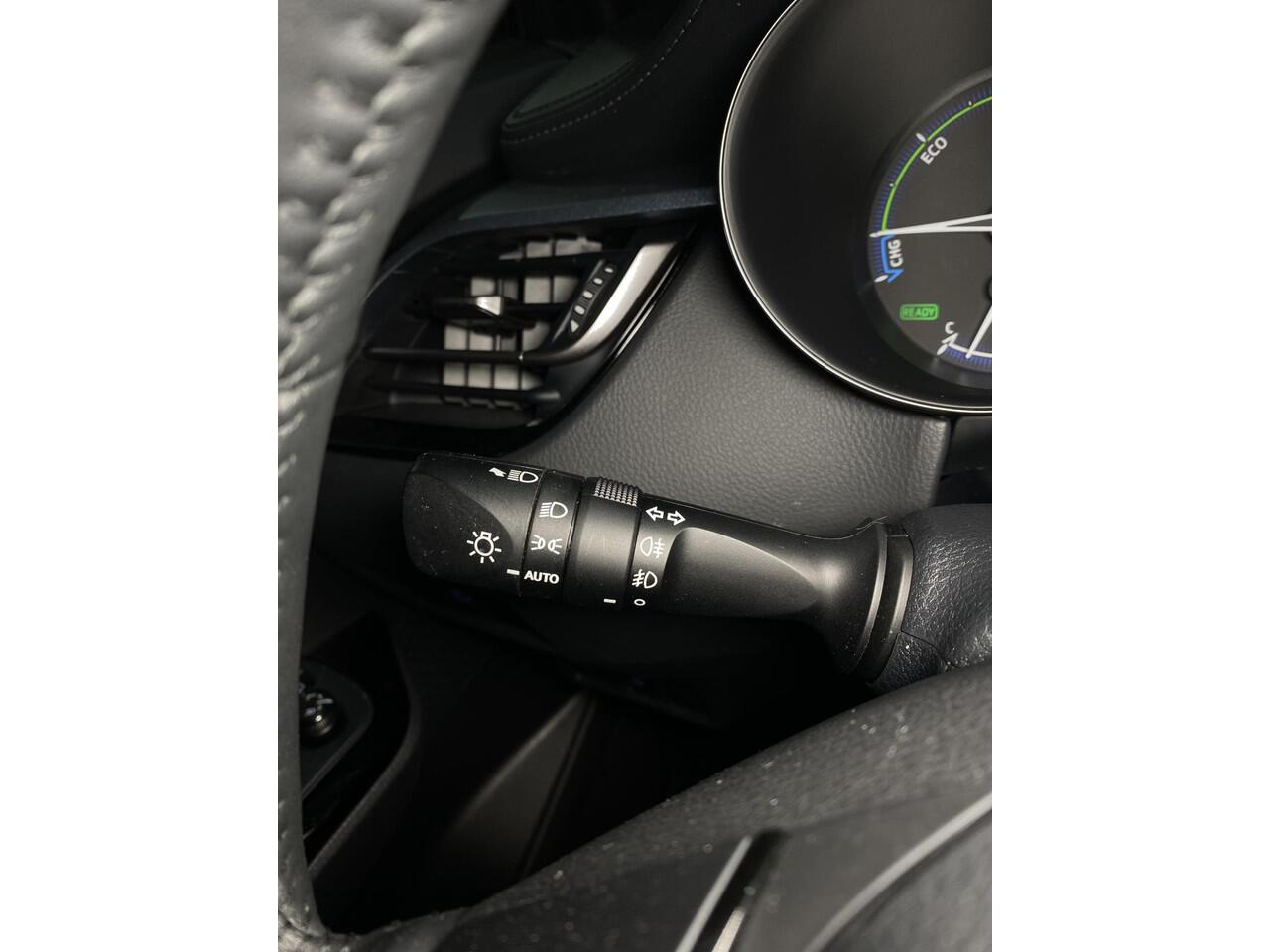 Toyota C-HR 1.8 Hybrid Dynamic Bi-Tone | Toyota garantie tot 2031! | Dealer onderhouden |