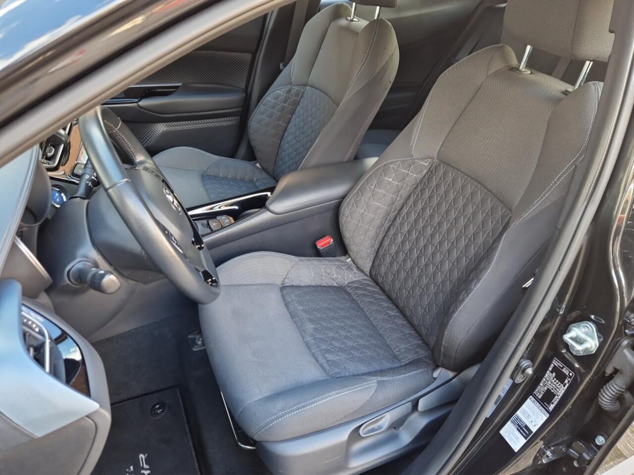 Toyota C-HR 1.8 Hybrid Dynamic Trekhaak - NL Auto - Carplay