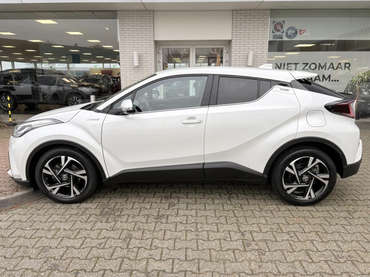 Toyota C-HR 1.8 Hybrid Executive | Bearlock | Sensoren v/a | Stuur+Stoelver