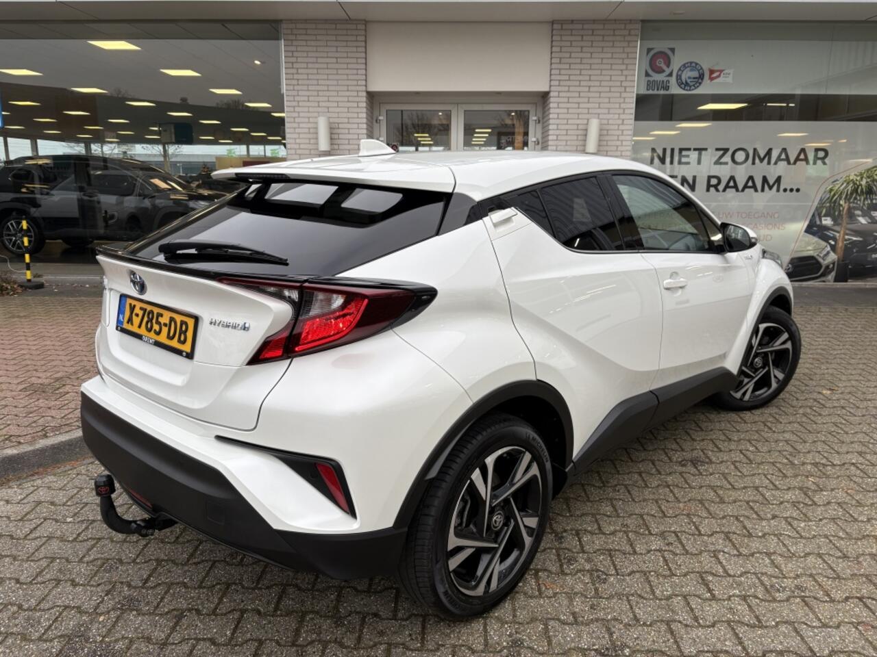 Toyota C-HR 1.8 Hybrid Executive | Bearlock | Sensoren v/a | Stuur+Stoelver