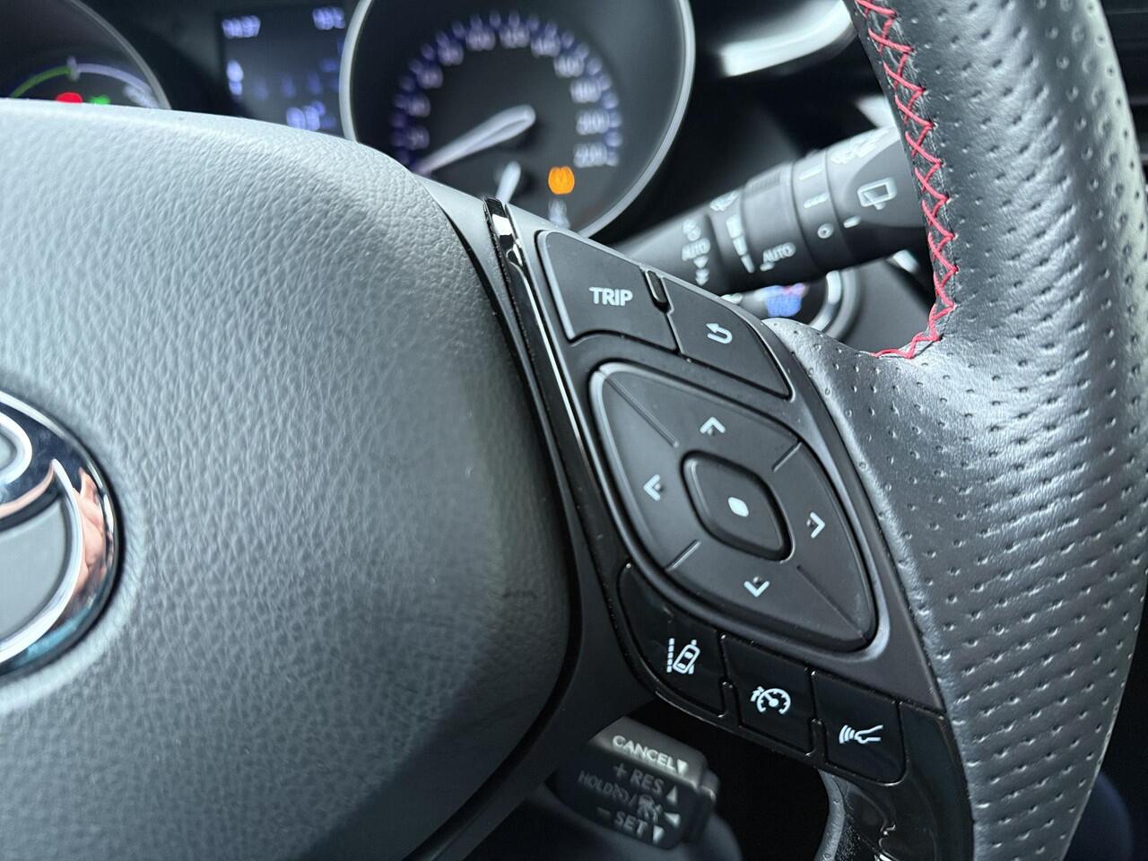 Toyota C-HR 2.0 Hybrid GR-Sport | 152 PK | Automaat | 19" LM velgen | GR Sport | LED verlichting | JBL premium audio | Voorstoelen verwarmd |